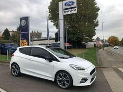 Weiß Gebraucht 2018 Ford Fiesta ST-Line Kleinwagen | 12.879 € (Etwas zu teuer)