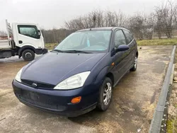 Blau Gebraucht 2001 Ford Focus Finesse Limousine | 800 € (Fairer Preis)