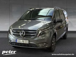 Grau selenitgrau metallic Gebraucht 2023 Mercedes Vito Van / Kleinbus | 53.950 €