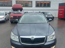 Grau Gebraucht 2012 Skoda Octavia Ambition Kombi | 2.900 € (Superpreis)