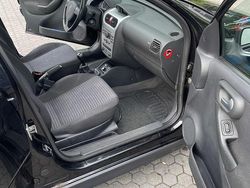 Schwarz Gebraucht 2005 Opel Corsa Kleinwagen | 1.800 €