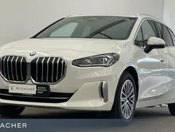 Alpinweiss Gebraucht 2024 BMW 218 Active Tourer Luxury Line Van / Kleinbus | 33.949 € (Fairer Preis)