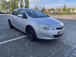 Argon silber/ice silver (m2) Gebraucht 2011 Opel Astra Design Edition Kleinwagen | 3.980 € (Fairer Preis)