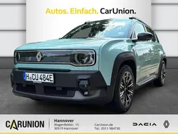 Hautsdefrancegrün, black pearlschwarz metallic Gebraucht 2025 Renault 4 E-Tech Iconic SUV | 38.860 € (Etwas zu teuer)