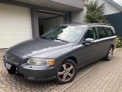 Grau Gebraucht 2007 Volvo V70 Momentum Kombi | 1.500 € (Superpreis)