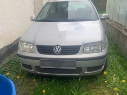 Silber Gebraucht 2000 VW Polo Kleinwagen | 900 € (Fairer Preis)