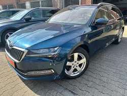 Blau Gebraucht 2021 Skoda Superb Premium Edition Kombi | 19.880 € (Superpreis)