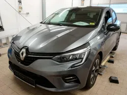 Grau Gebraucht 2023 Renault Clio V Evolution Kleinwagen | 13.990 € (Fairer Preis)