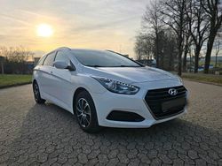 Weiß Gebraucht 2016 Hyundai i40 Kombi | 6.500 €