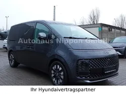 Grau Gebraucht 2023 Hyundai Staria Signature Van | 46.950 € (Fairer Preis)