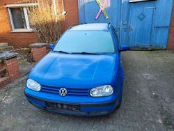 Blau Gebraucht 2001 VW Golf Kombi | 750 € (Fairer Preis)