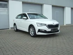 Weiß Gebraucht 2021 Skoda Scala Ambition Kleinwagen | 12.999 € (Superpreis)