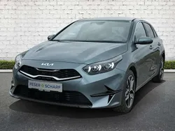 Yuka grau Neu 2025 Kia Ceed Style Limousine | 25.250 € (Fairer Preis)