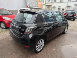 Schwarz Gebraucht 2014 Toyota Yaris Hybrid Club Limousine | 9.450 € (Fairer Preis)