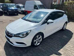 Weiß Gebraucht 2017 Opel Astra Limousine | 6.680 € (Guter Preis)