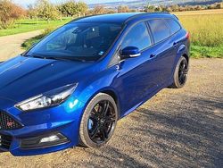 Blau Gebraucht 2018 Ford Focus ST Kombi | 19.999 € (Fairer Preis)