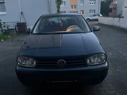 Blau Gebraucht 2004 VW Golf IV Basis Kombi | 2.000 € (Fairer Preis)