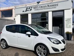 Weiss Gebraucht 2011 Opel Meriva Design Edition Van / Kleinbus | 6.950 € (Fairer Preis)