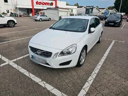 Weiß Gebraucht 2013 Volvo V60 Summum Kombi | 5.200 € (Fairer Preis)