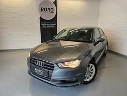 Grau Gebraucht 2015 Audi A3 Attraction Limousine | 6.300 €