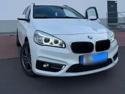 Weiß Gebraucht 2017 BMW 218 Active Tourer Van / Kleinbus | 15.900 € (Etwas zu teuer)