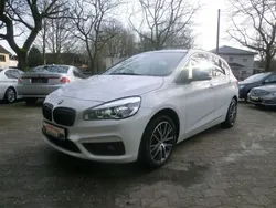 Weiß Gebraucht 2016 BMW 220 Active Tourer Advantage Van / Kleinbus | 10.990 € (Fairer Preis)