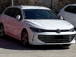 Weiß Gebraucht 2024 VW Passat Elegance Kombi | 32.500 € (Guter Preis)