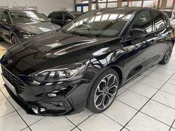 Schwarz Gebraucht 2019 Ford Focus ST-Line Limousine | 17.900 € (Etwas zu teuer)