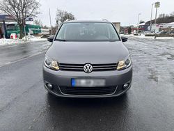 Grau Gebraucht 2012 VW Touran Match Van / Kleinbus | 7.690 € (Teuer)