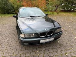 Dunkel grün Gebraucht 2000 BMW 520 Limousine | 5.950 €