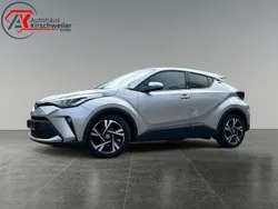 Shimmeringsilber metallic Gebraucht 2023 Toyota C-HR Team SUV | 28.990 € (Fairer Preis)
