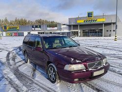 Rot Gebraucht 1999 Volvo V70 Kombi | 1.800 €