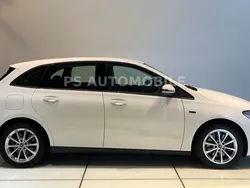 Weiß Gebraucht 2021 Mercedes B250e Van / Kleinbus | 18.989 € (Guter Preis)