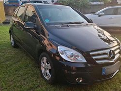 Schwarz Gebraucht 2011 Mercedes B180 Van / Kleinbus | 3.500 €
