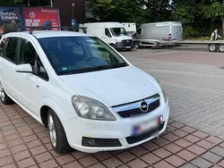 Weiß Gebraucht 2005 Opel Zafira Van / Kleinbus | 999 € (Guter Preis)