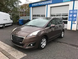 Braun Gebraucht 2015 Peugeot 5008 Van / Kleinbus | 8.990 € (Teuer)