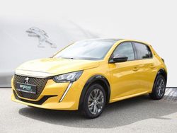 Gelb metallic Gebraucht 2022 Peugeot e-208 Allure Kleinwagen | 20.530 € (Etwas zu teuer)