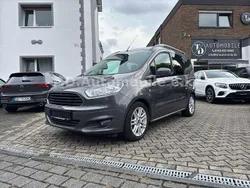 Grau Gebraucht 2015 Ford Tourneo Courier Titanium Van / Kleinbus | 7.490 € (Fairer Preis)