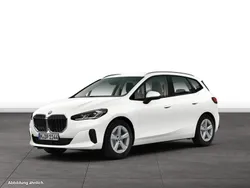 Weiß Gebraucht 2024 BMW 220 Active Tourer Van / Kleinbus | 35.820 € (Teuer)
