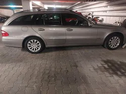 Grau Gebraucht 2004 Mercedes E220 Classic Kombi | 2.490 € (Fairer Preis)