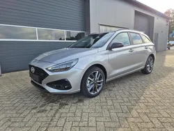 Shimmering silver metallic Neu 2025 Hyundai i30 Kombi | 24.190 € (Etwas zu teuer)