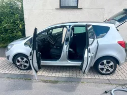 Silber Gebraucht 2011 Opel Meriva Van / Kleinbus | 4.600 € (Fairer Preis)