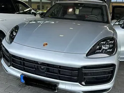 Silber Gebraucht 2018 Porsche Cayenne Turbo SUV | 57.500 €
