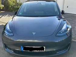 Grau Gebraucht 2023 Tesla Model 3 Limousine | 31.300 € (Fairer Preis)