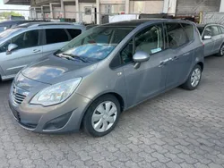 Braun Gebraucht 2012 Opel Meriva Van / Kleinbus | 2.800 € (Guter Preis)