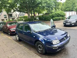 Blau Gebraucht 2002 VW Golf IV Kleinwagen | 500 €