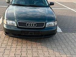 Grün Gebraucht 1996 Audi A4 Limousine | 1.100 € (Guter Preis)