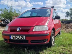 Rot Gebraucht 2001 VW Sharan Basis Van / Kleinbus | 2.100 €