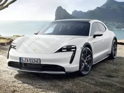 Carraraweißmetallic Gebraucht 2023 Porsche Taycan Cross Turismo Limousine | 68.800 € (Guter Preis)