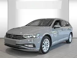 Grau Gebraucht 2024 VW Passat Elegance Kombi | 40.892 €